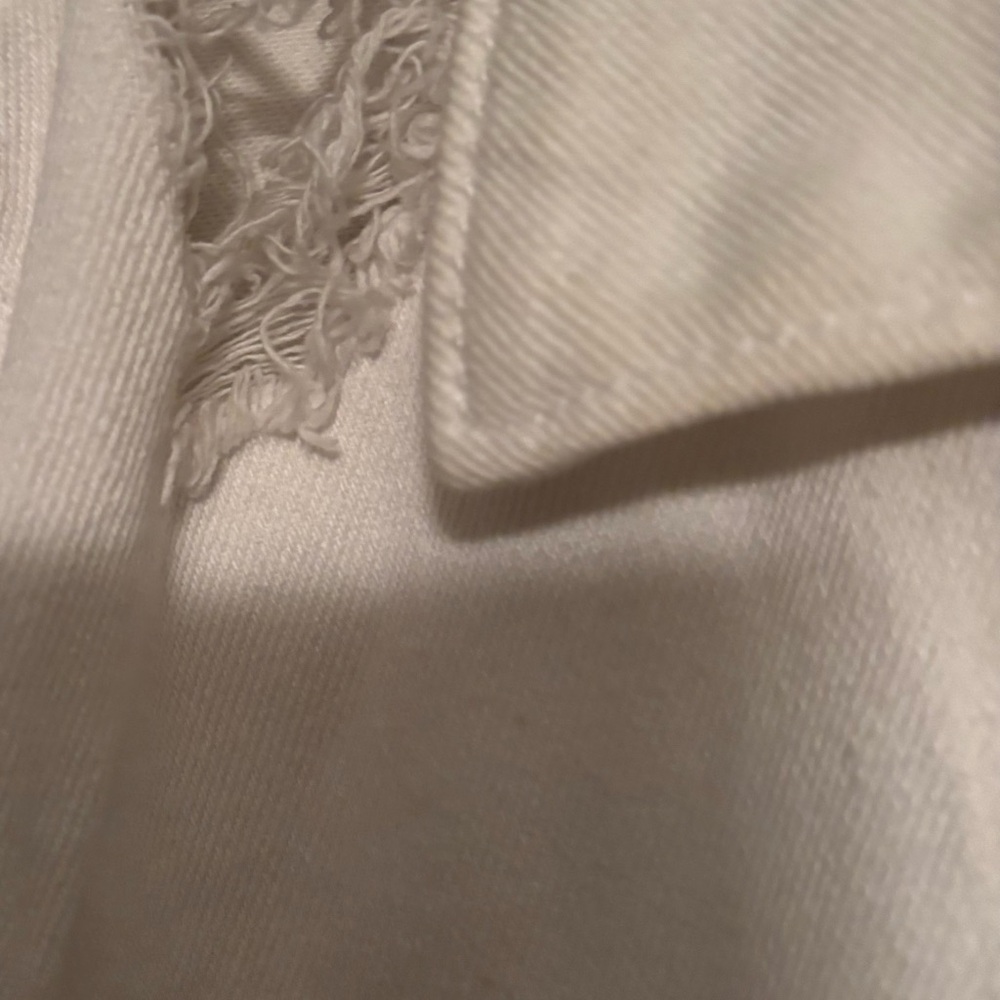 LIKE NEW Hollister Women's White Distressed Jean Jacket - Picture 4 of 9
